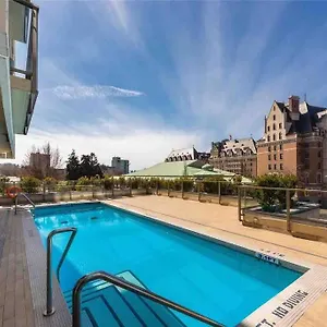  Apartment Spacious Downtown 2 Bedroom With Pool And Air Conditioning