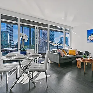 Stunning 1 Bed In Yaletown Panoramic Views Canada