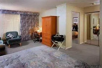 Chateau Victoria Hotel & Suites 4*,