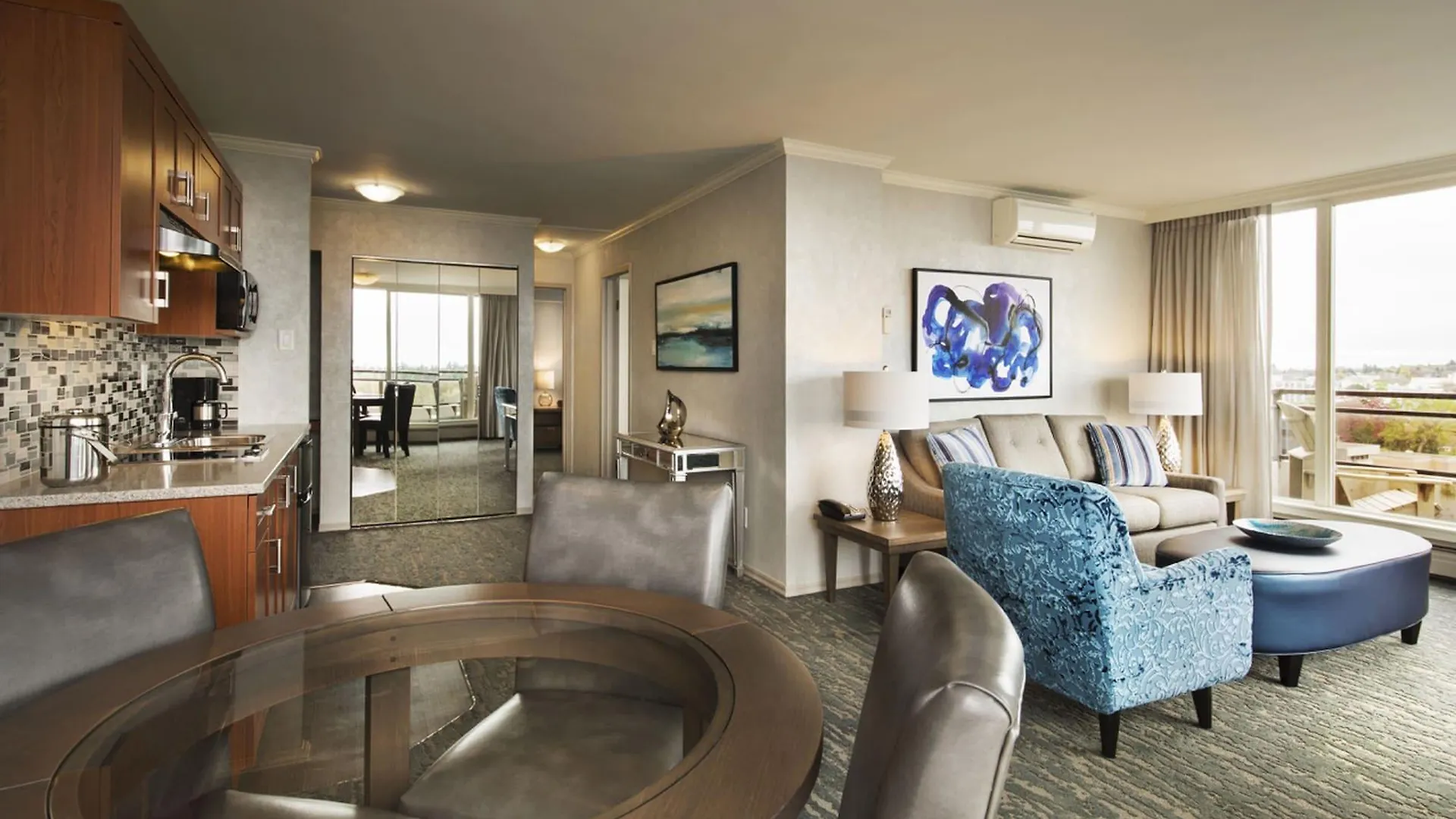 Chateau Victoria Hotel & Suites
