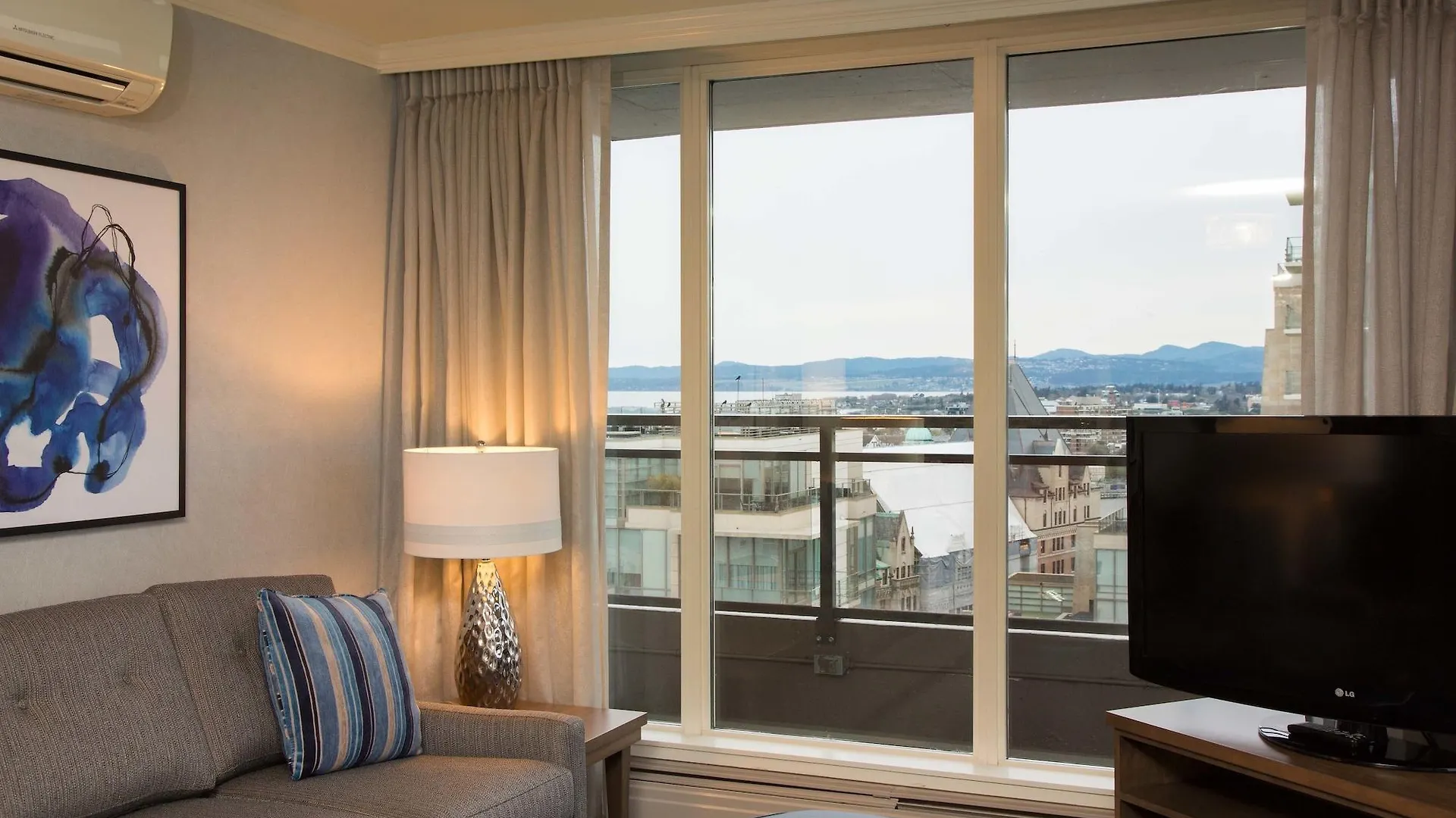 Chateau Victoria Hotel & Suites