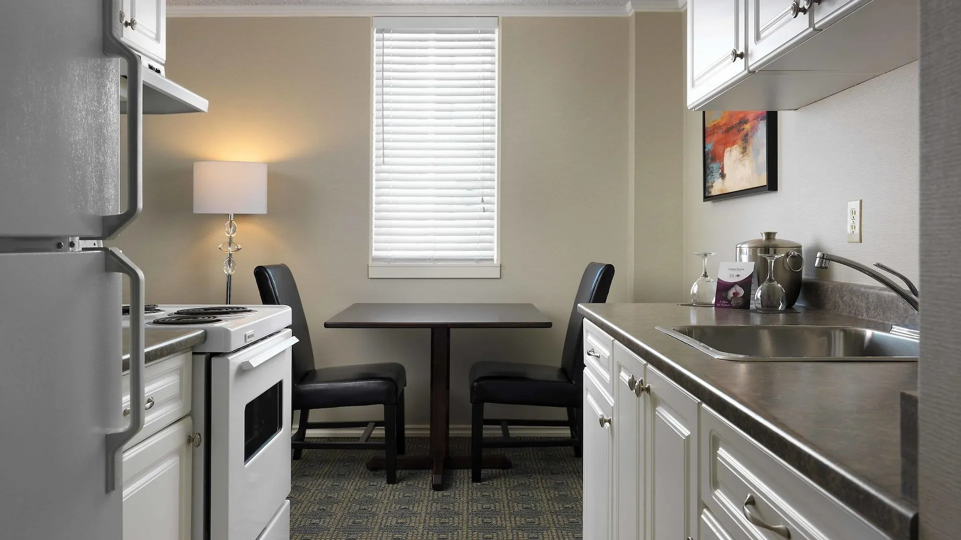 Chateau Victoria Hotel & Suites