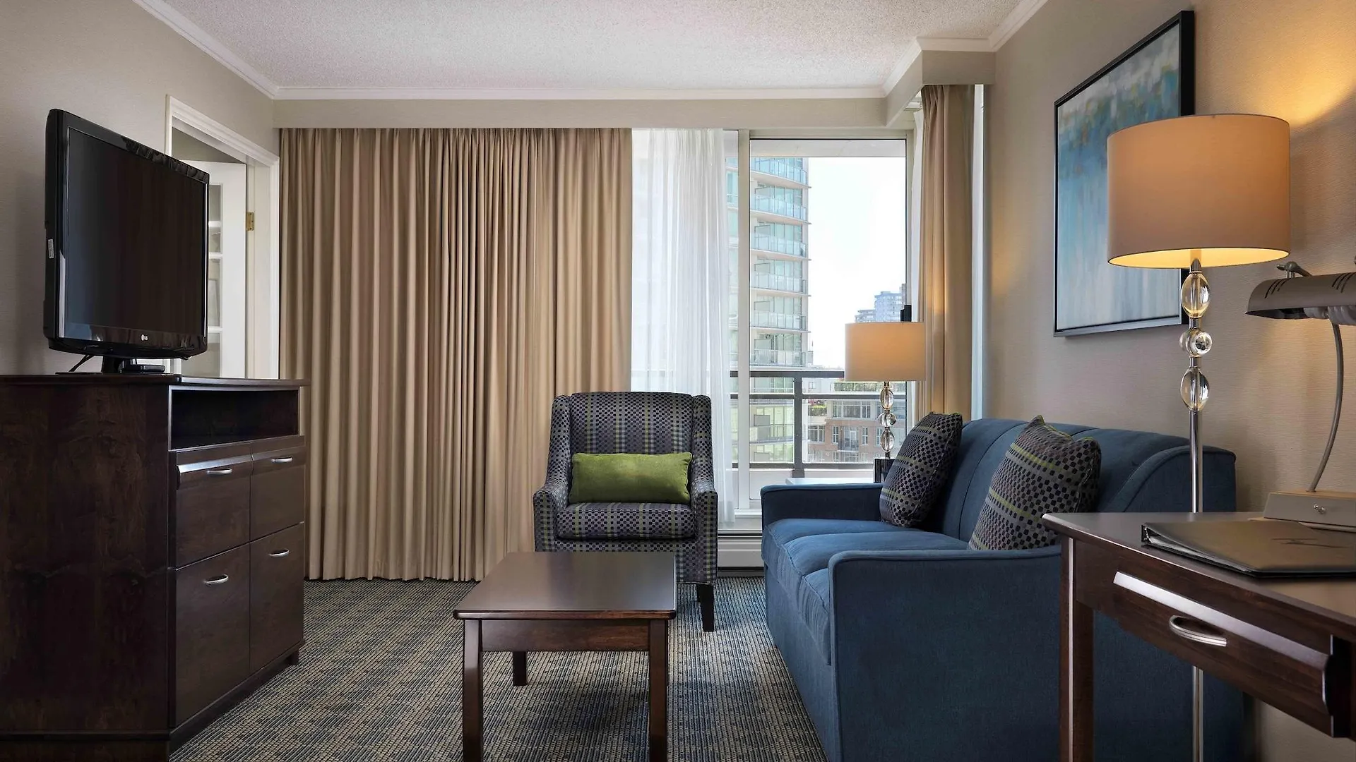 Chateau Victoria Hotel & Suites