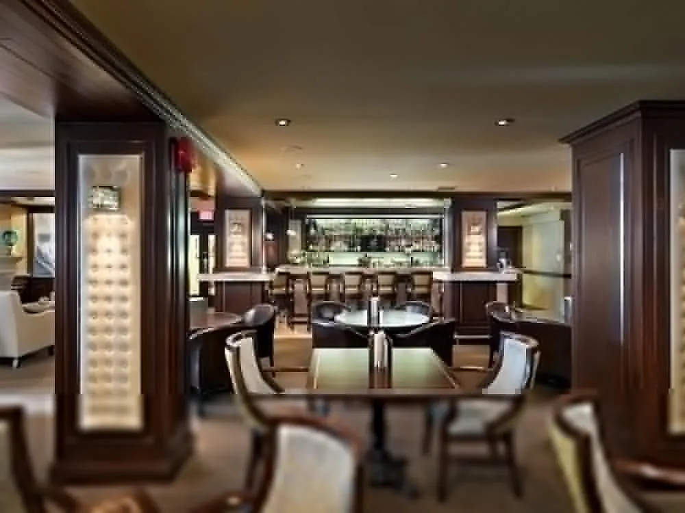 Chateau Victoria Hotel & Suites Canada