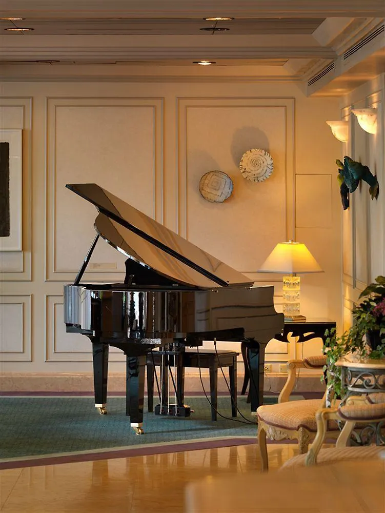 Chateau Victoria Hotel & Suites