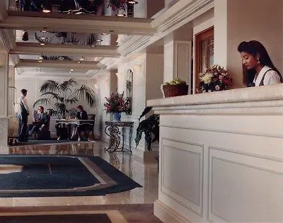 Chateau Victoria Hotel & Suites