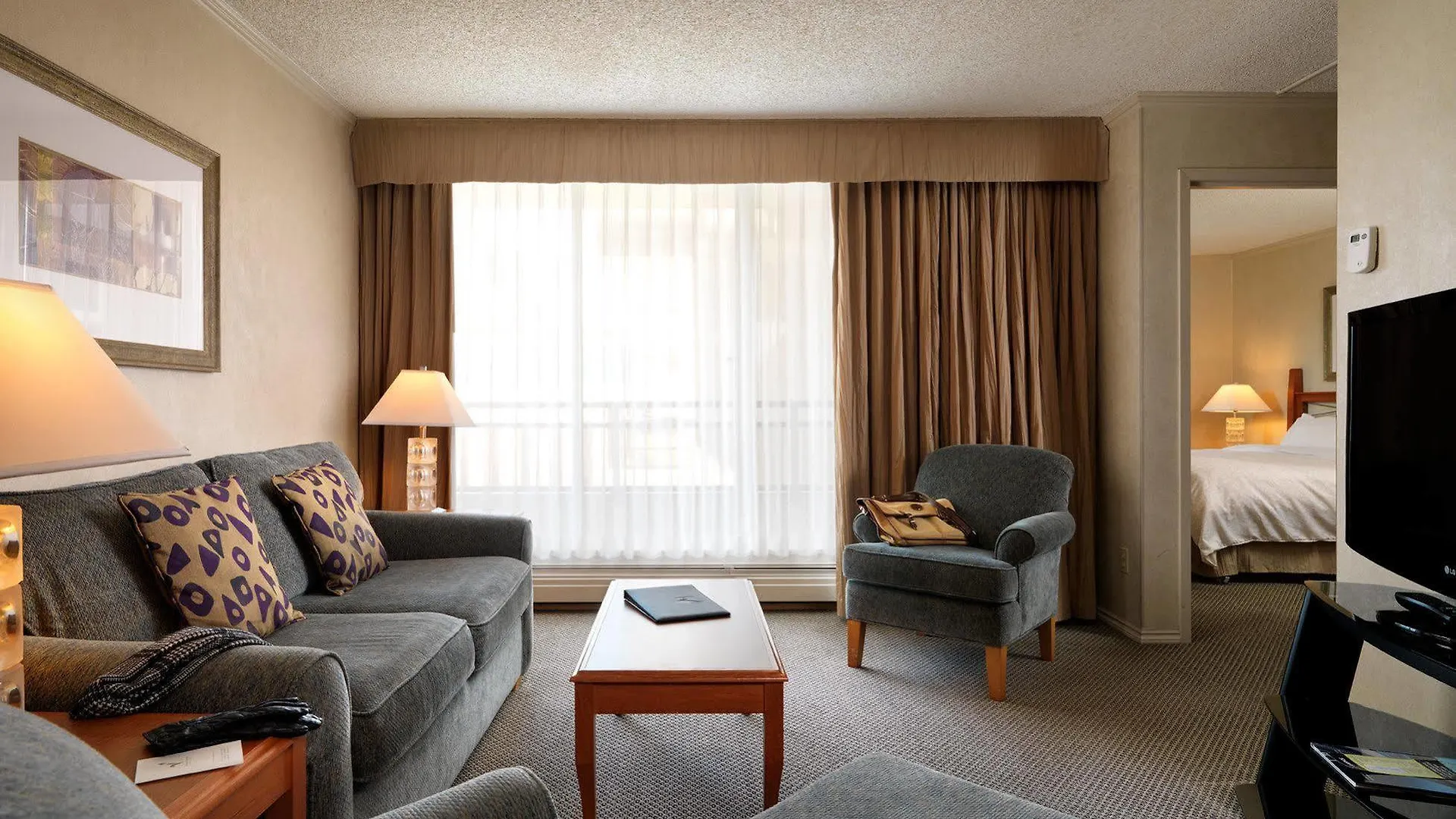 Chateau Victoria Hotel & Suites