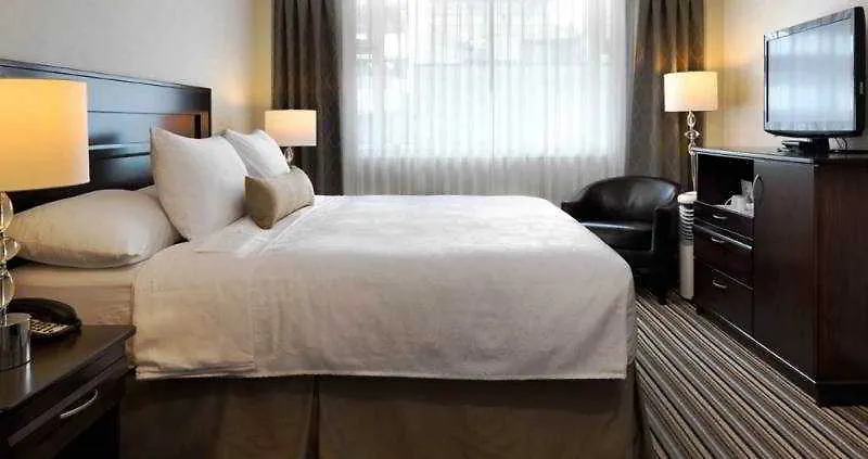 Chateau Victoria Hotel & Suites 4*,